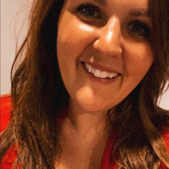 Meet your Posher, Kaitlin - Picture 4 of 4